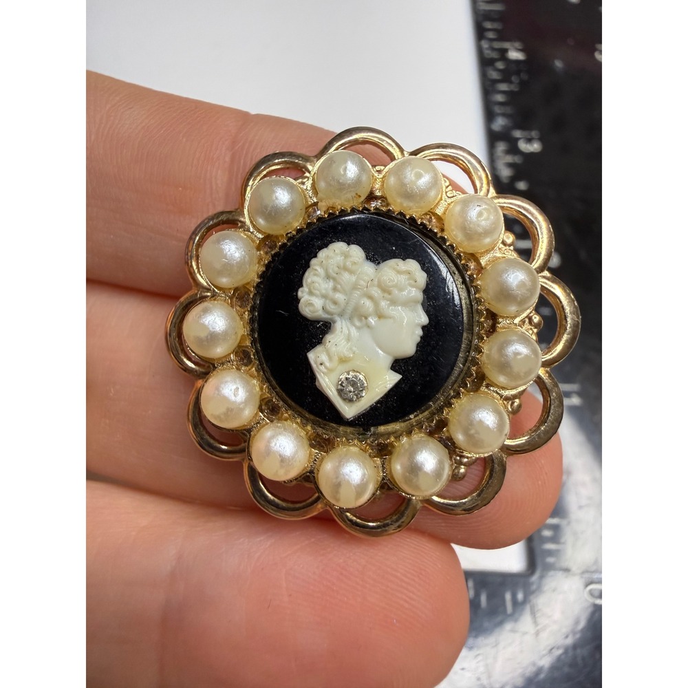 Vintage Gold Tone Cameo Brooch Faux Pearl Rhinestone Scalloped Pin